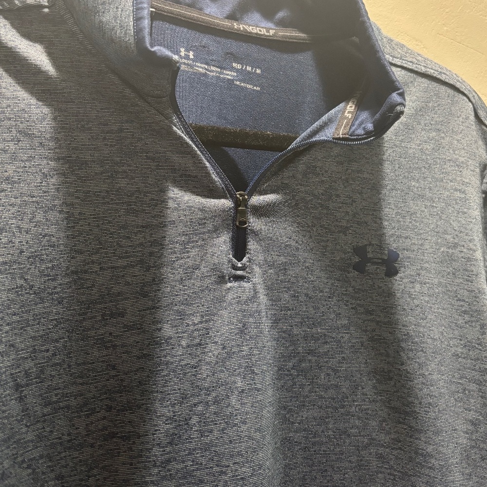 📸 Stunning Under Armour Golf Jacket - Size M! 📸